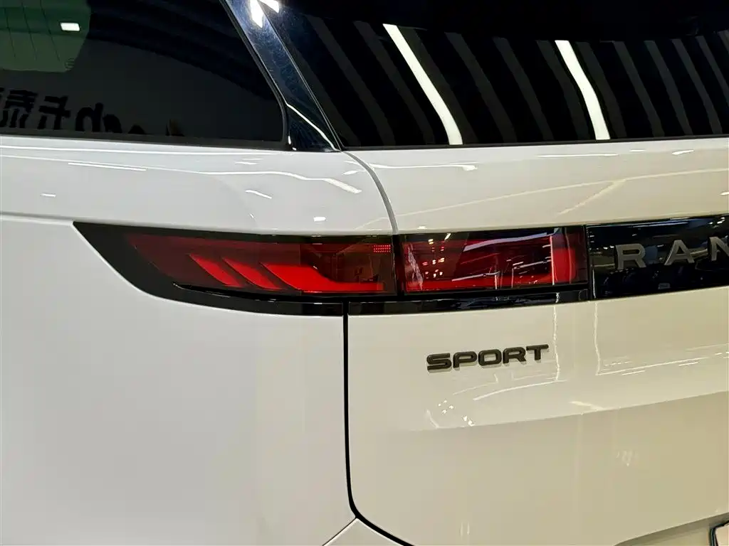 Land Rover Range Rover Sport 2024 400PS Dynamic SE