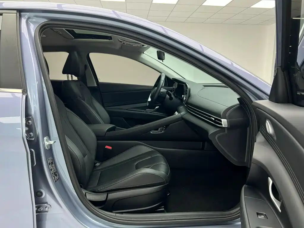 Hyundai Elantra — миниатюра 16