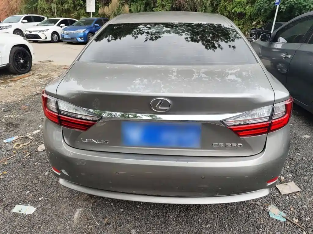 Lexus ES — миниатюра 6