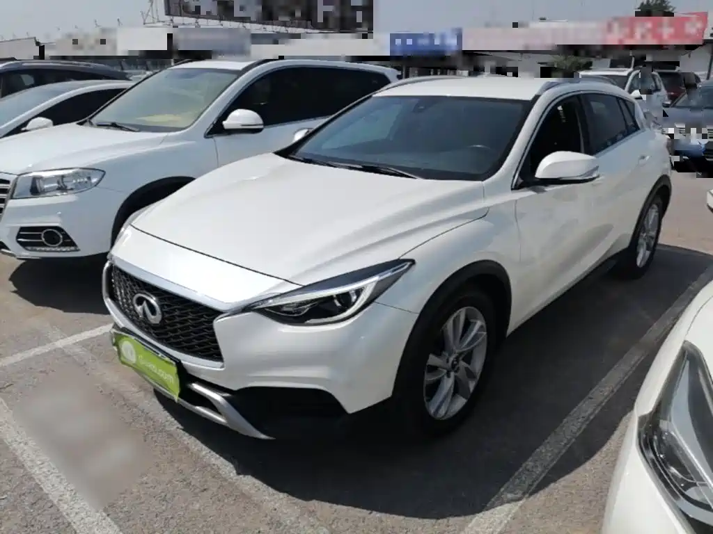 Infiniti QX30