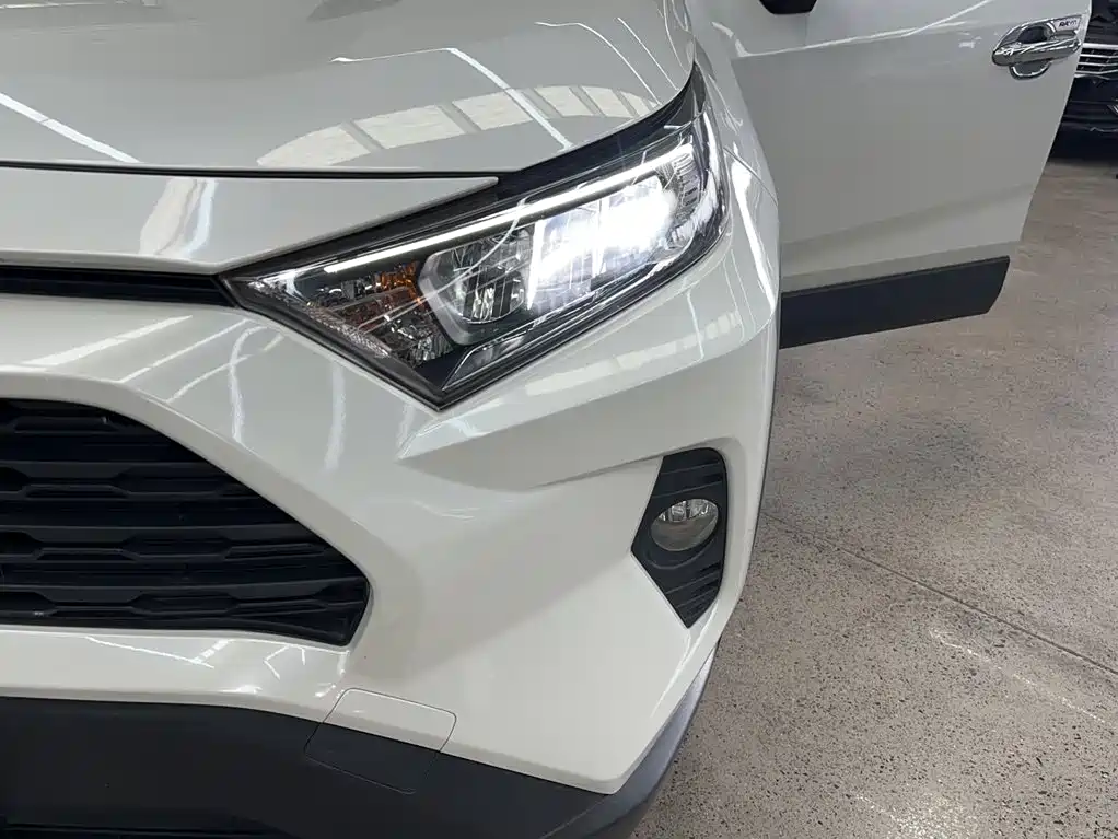 Toyota RAV4 — миниатюра 17