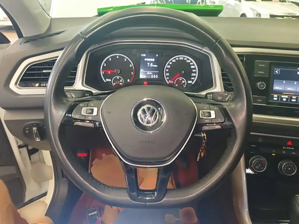 Volkswagen T-Roc — миниатюра 11
