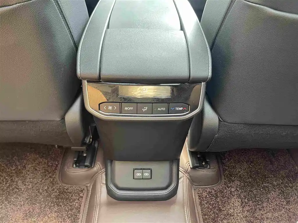 Toyota Crown Kluger — миниатюра 15