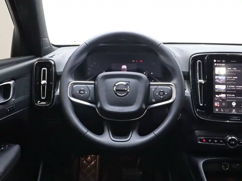 Volvo XC40 — миниатюра 22