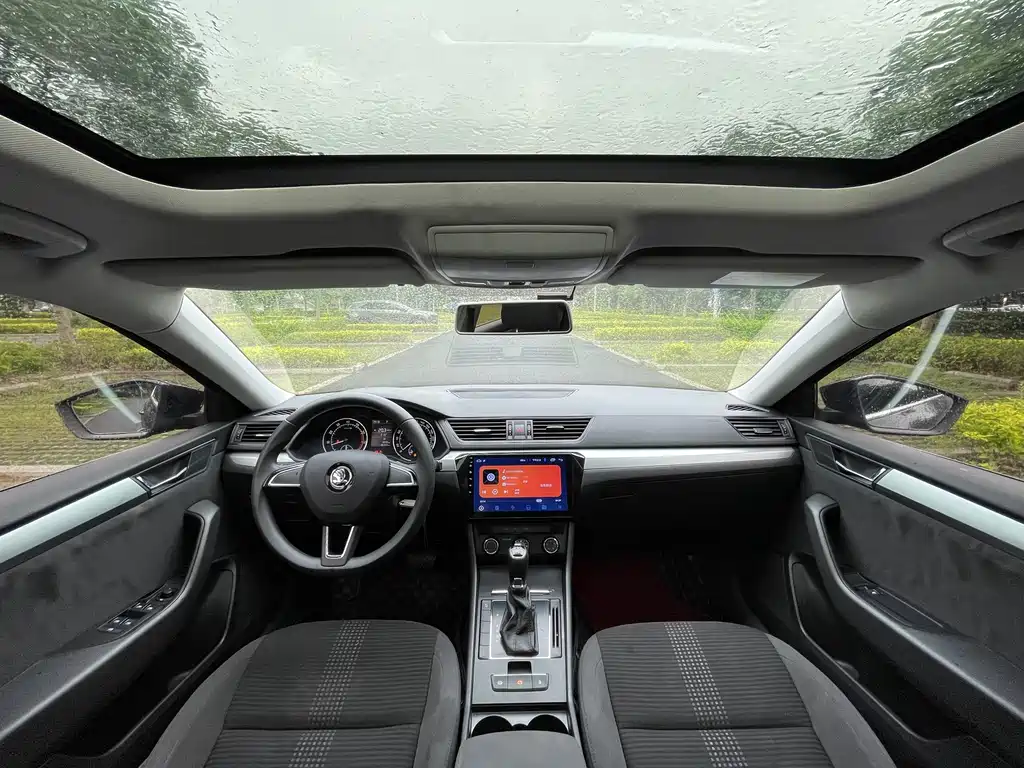 Skoda Superb 2016 TSI330 DSG