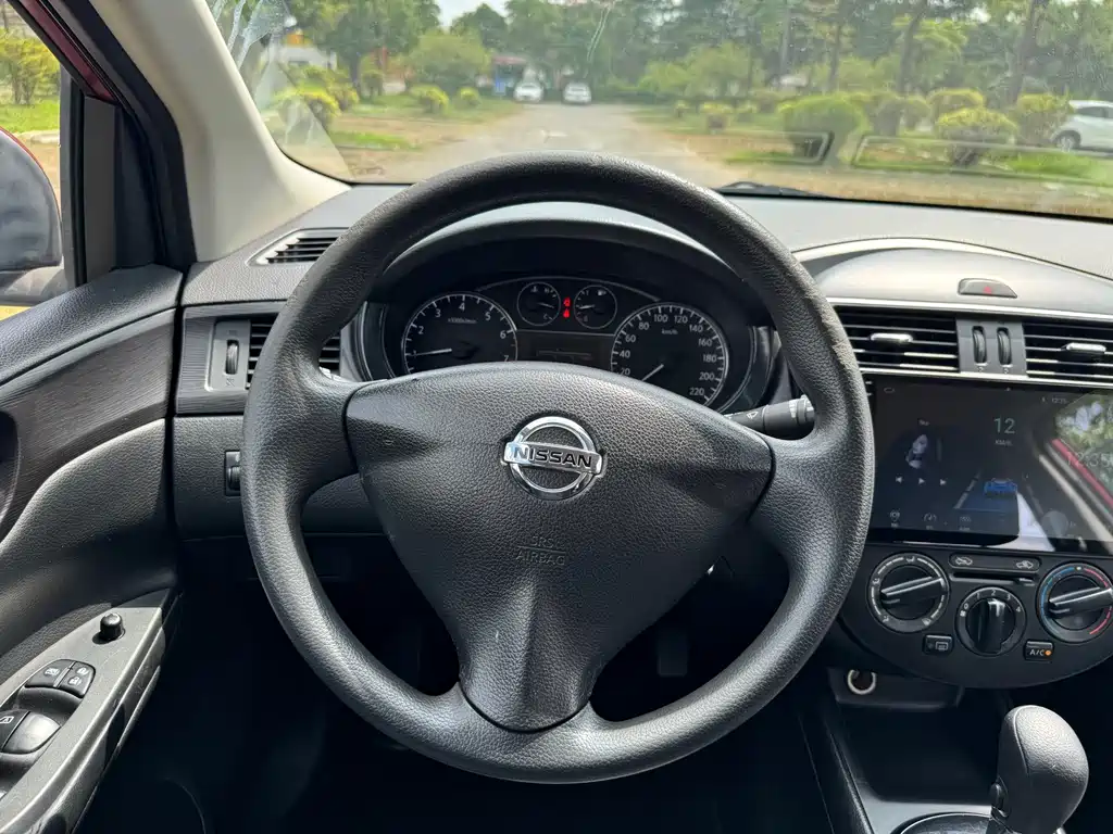Nissan Tiida — миниатюра 13