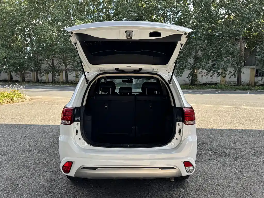 Mitsubishi Outlander — миниатюра 7