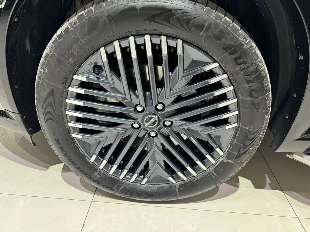 NISSAN EXPLORING THE LAND