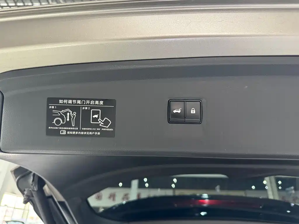 NISSAN EXPLORING THE LAND