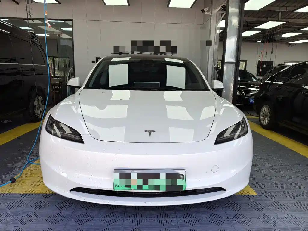 Tesla Model 3 — миниатюра 2