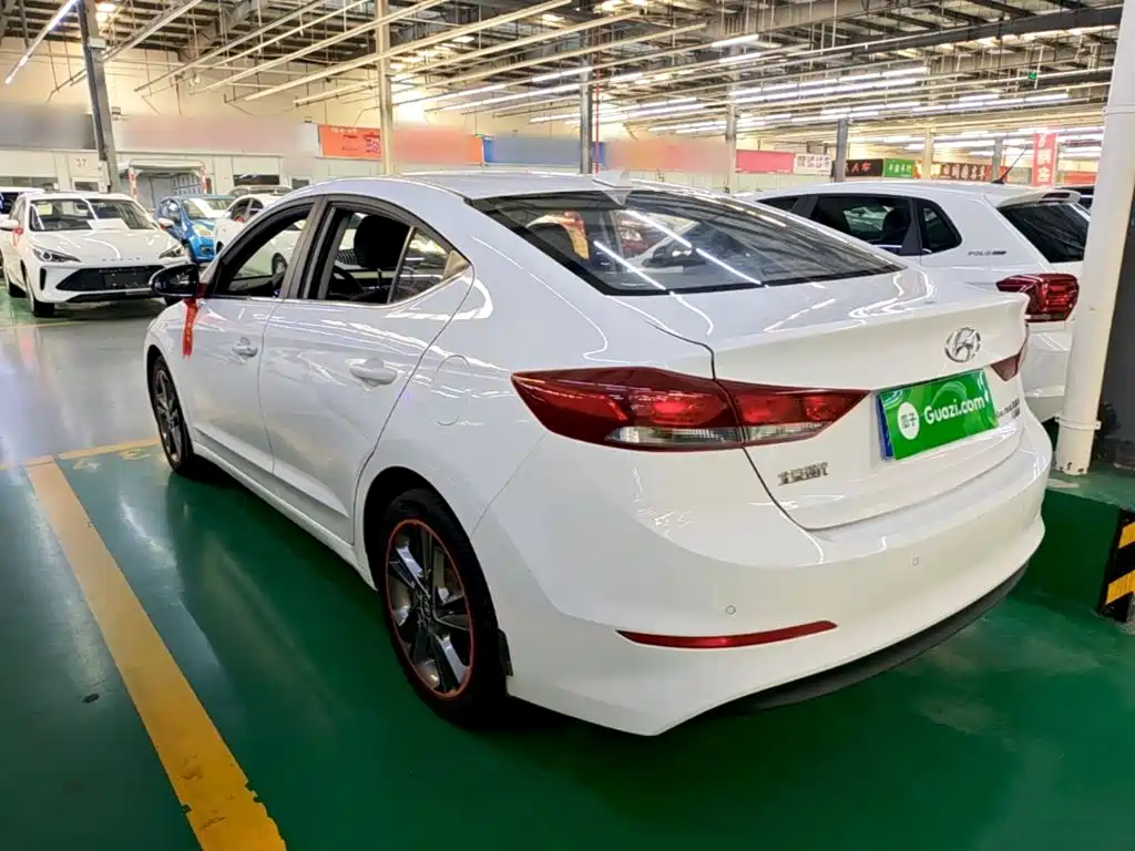 Hyundai Elantra — миниатюра 5