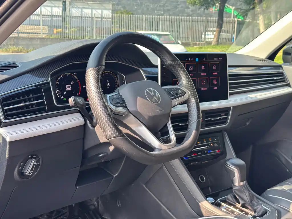 Volkswagen Tiguan L — миниатюра 6