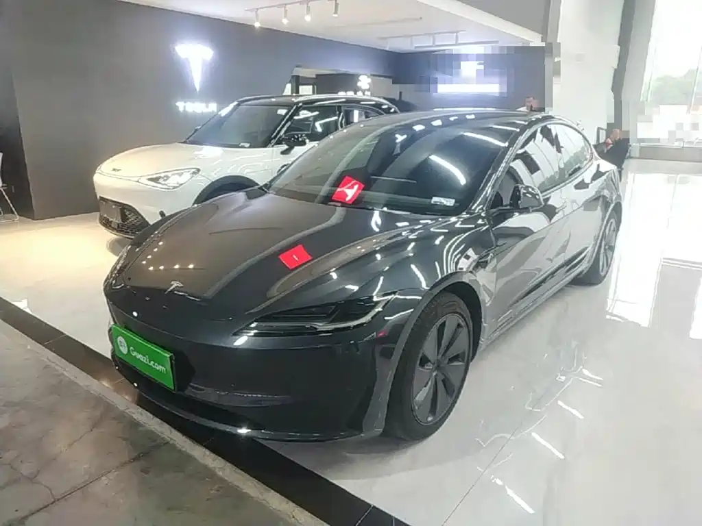Tesla Model 3 — миниатюра 2