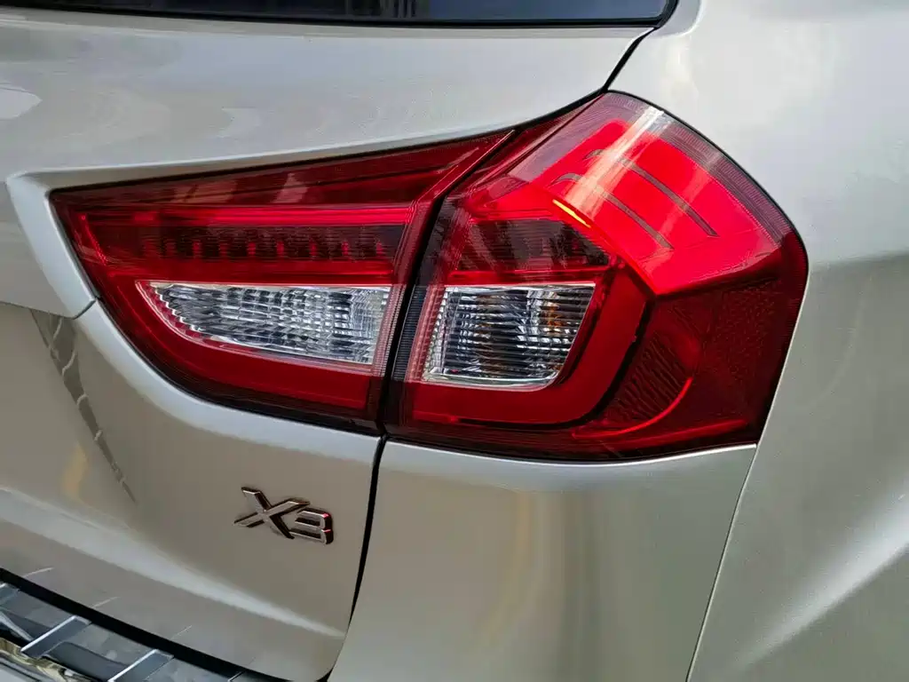 Geely Vision X3 — миниатюра 11