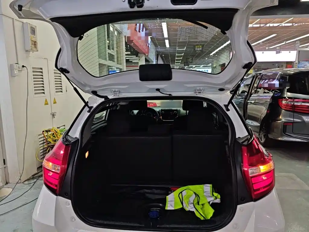 Toyota Yaris L — миниатюра 19