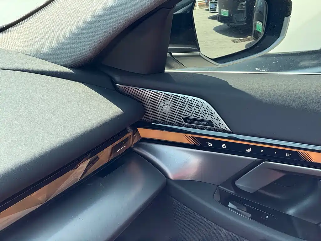 BMW 5 Series — миниатюра 7