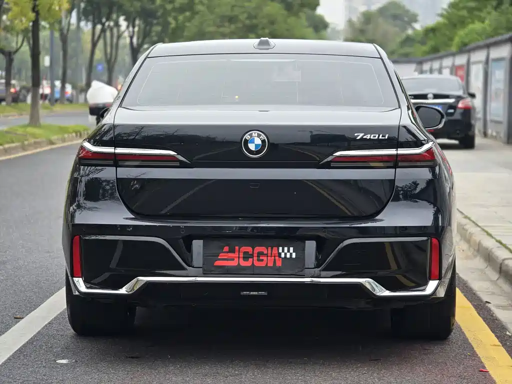 BMW 7 Series — миниатюра 20