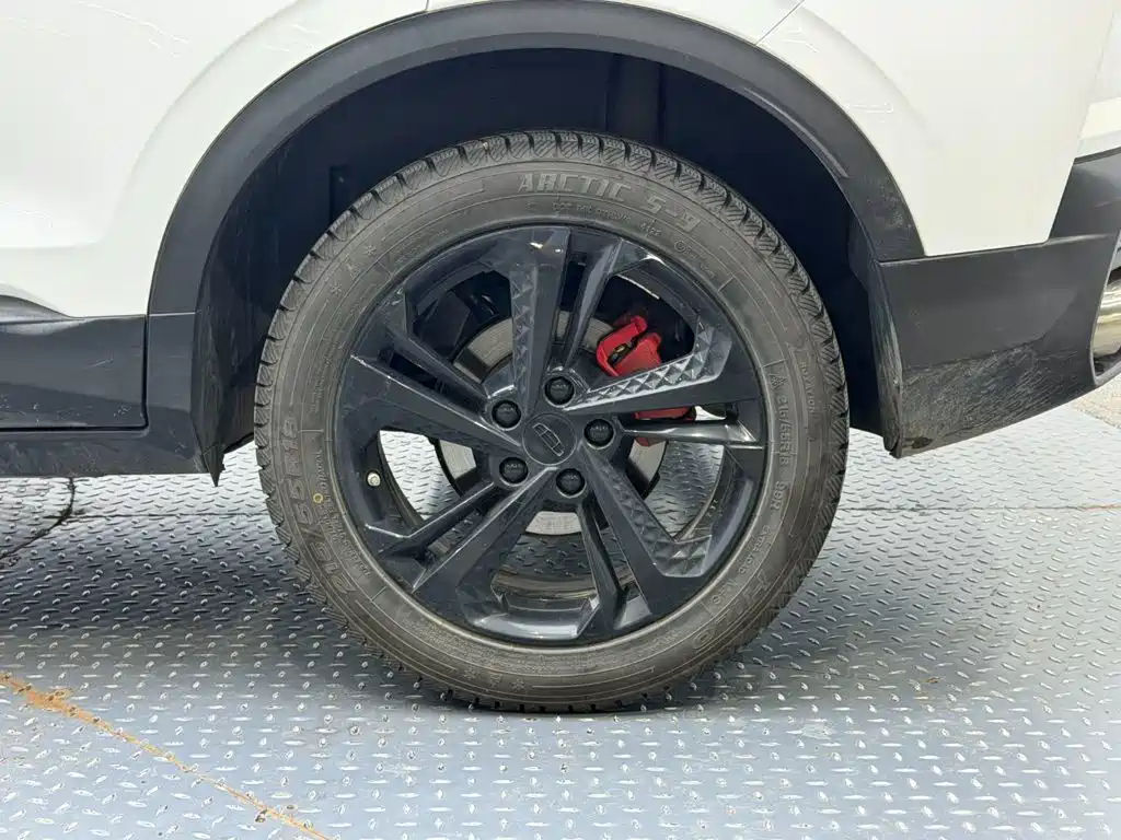 Geely Binyue — миниатюра 8