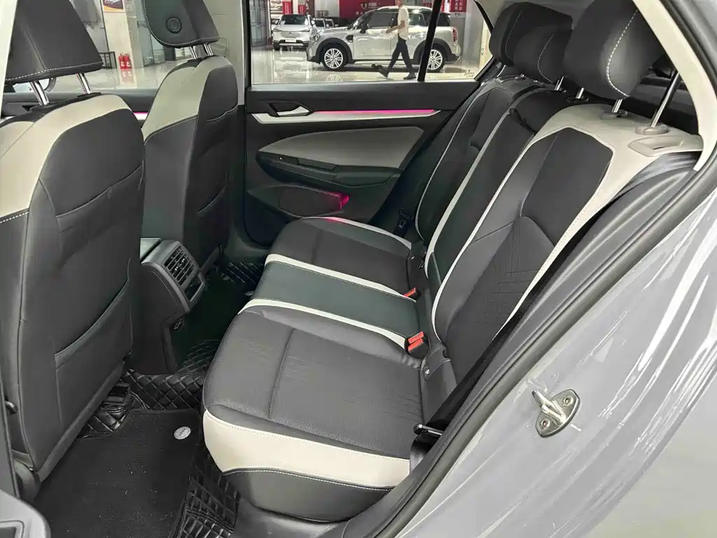 Volkswagen Golf — миниатюра 21