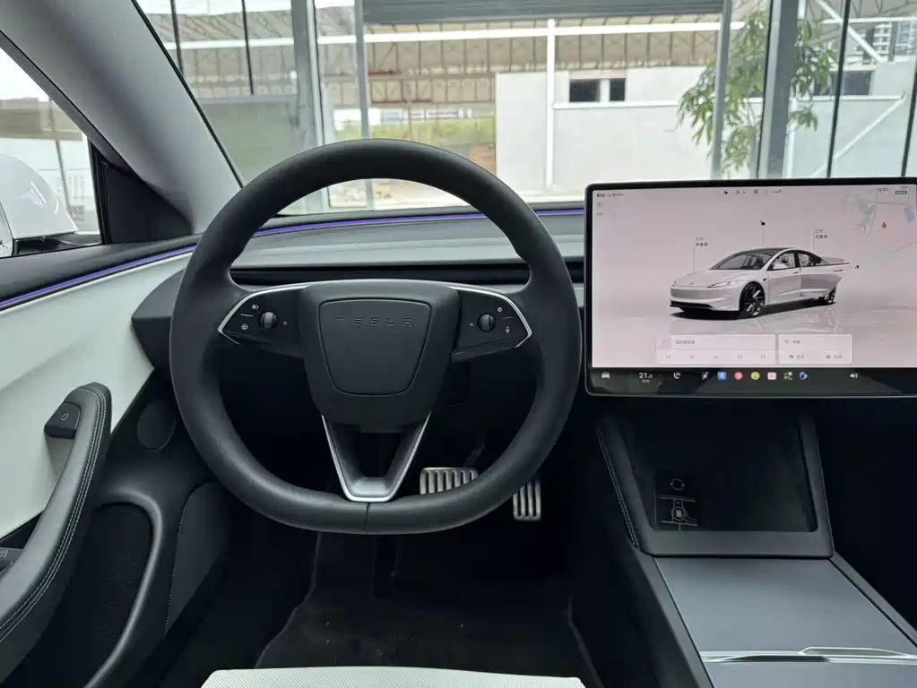 Tesla Model 3 — миниатюра 7