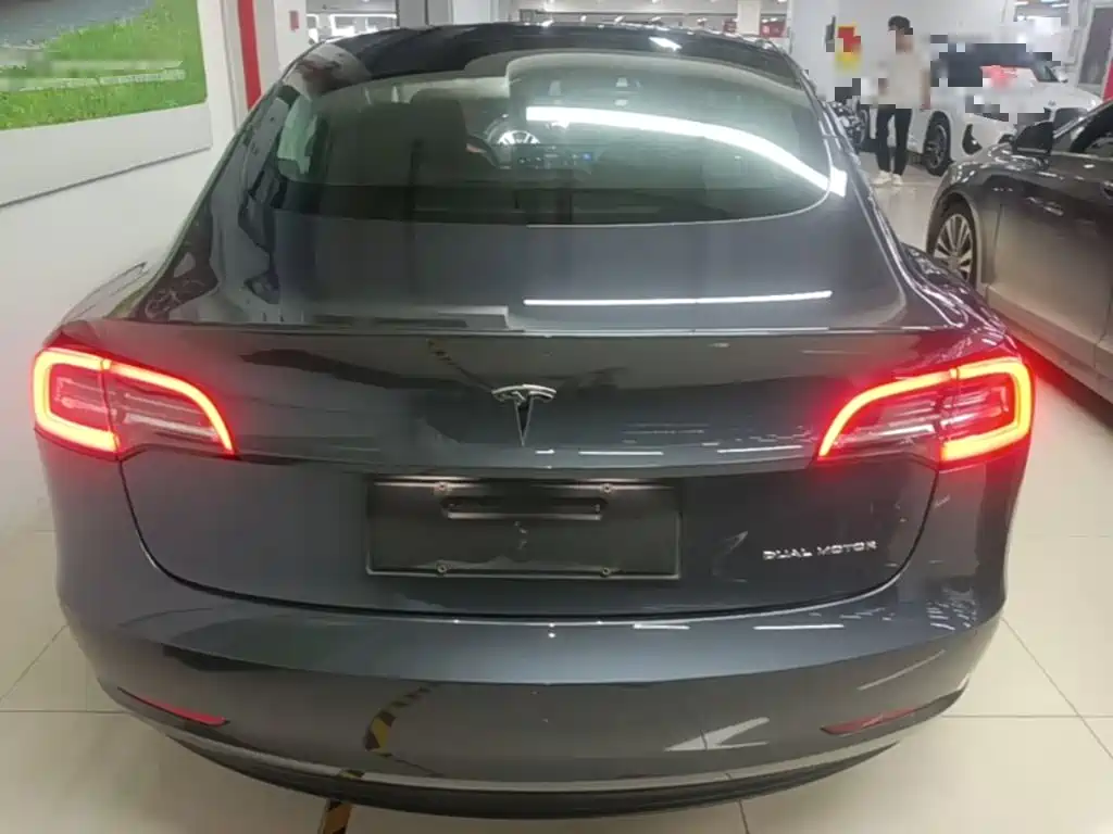 Tesla Model 3 — миниатюра 6