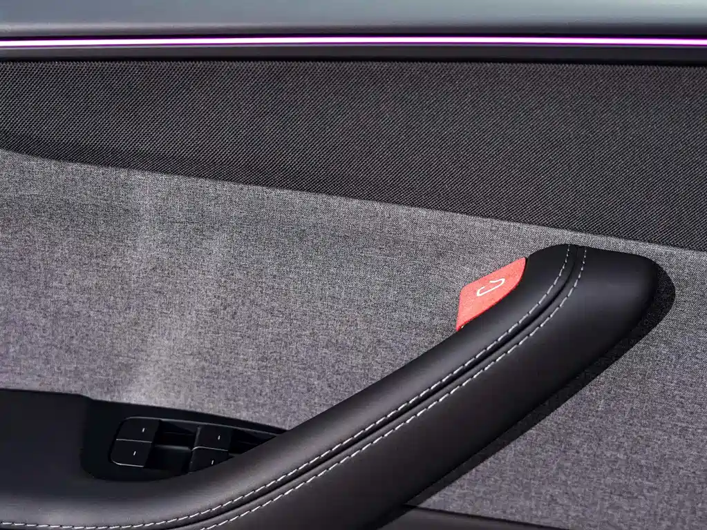 Tesla Model Y — миниатюра 22
