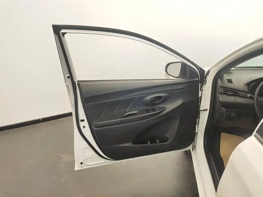 TOYOTA YARIS L ZHIXUAN