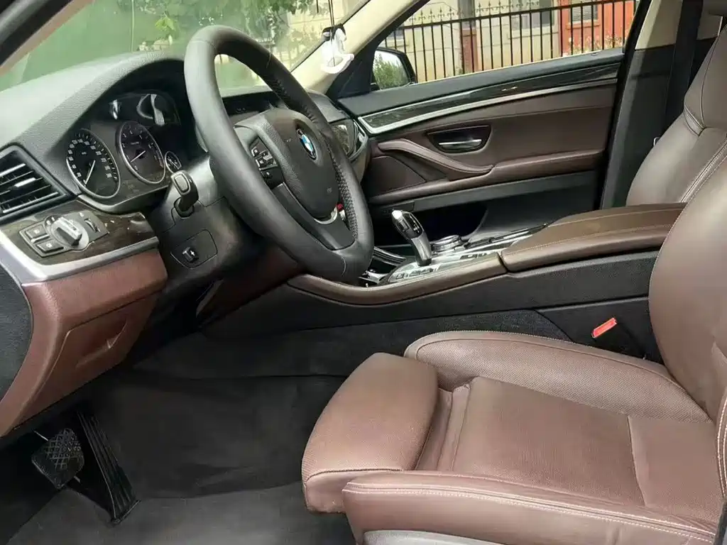 BMW 5 Series — миниатюра 4