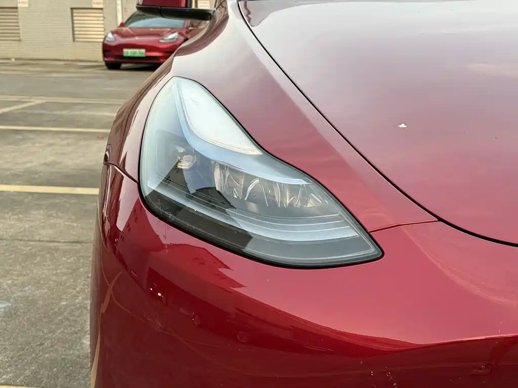 Tesla Model Y — миниатюра 3