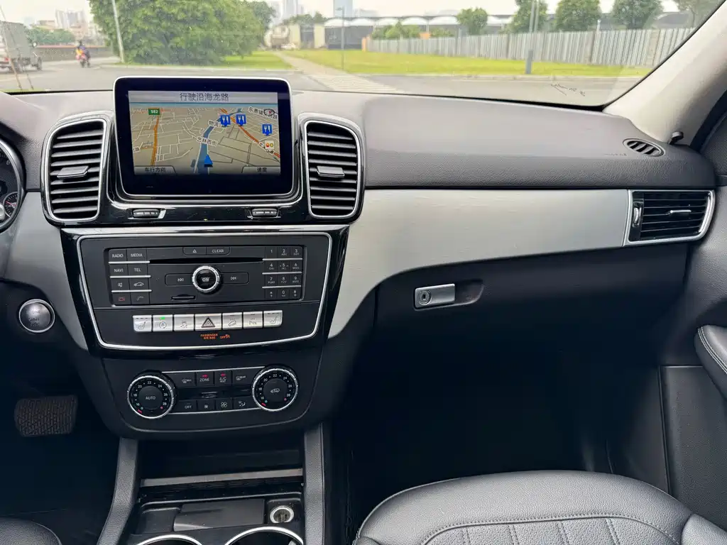 Mercedes-Benz GLE (Import) — миниатюра 11