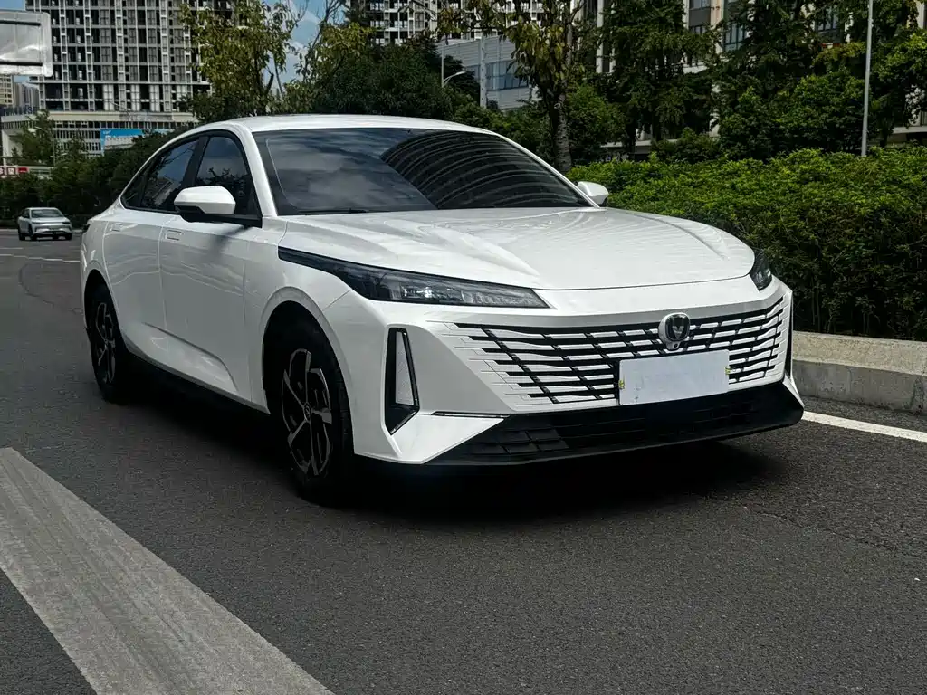 Changan Eado — миниатюра 4