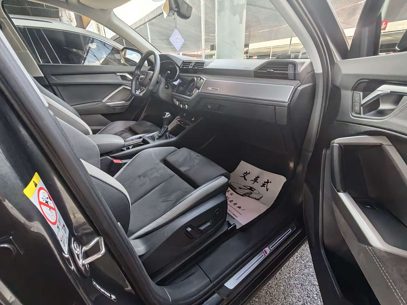 Audi Q3 1.4 л 2023 г. Серебристо-серый, пробег 43000 км