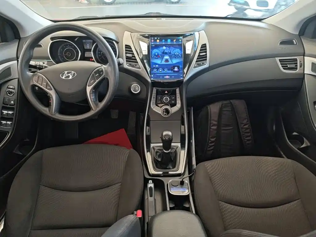 Hyundai Elantra Langdong — миниатюра 10