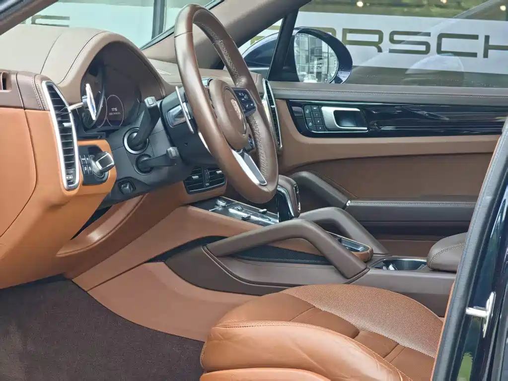 Porsche Cayenne — миниатюра 4