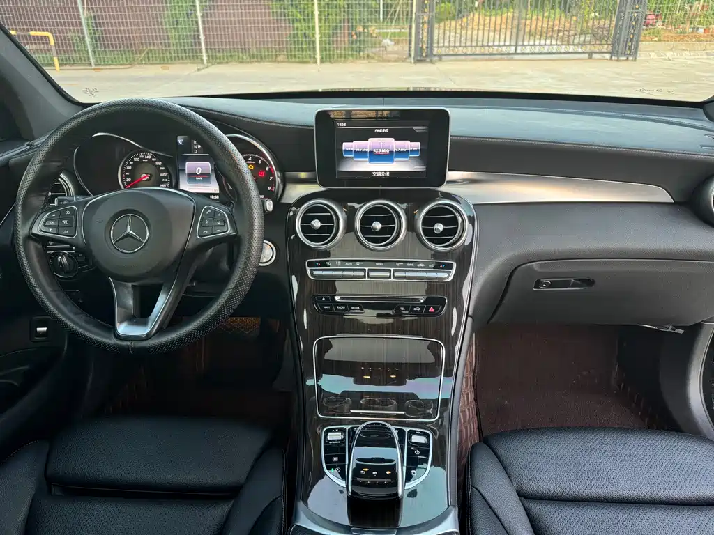 Mercedes-Benz GLC 2017 GLC 260 4MATIC Luxury