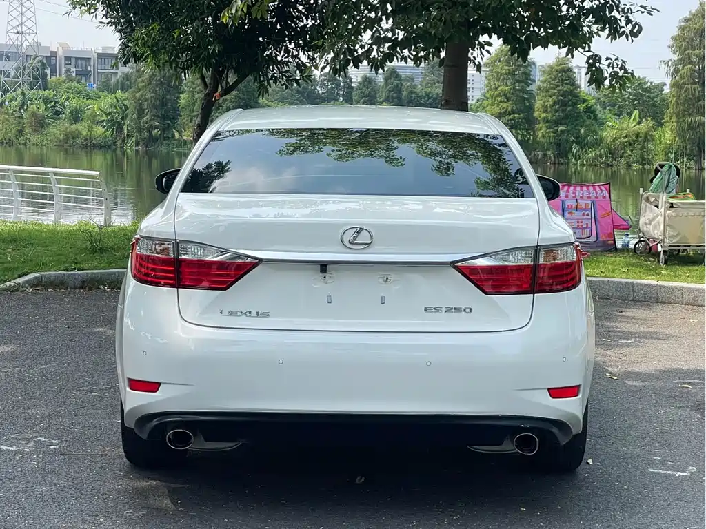 Lexus ES — миниатюра 8