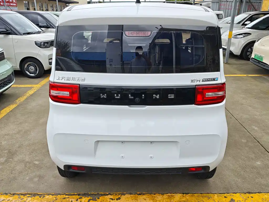 Wuling MINIEV — миниатюра 6
