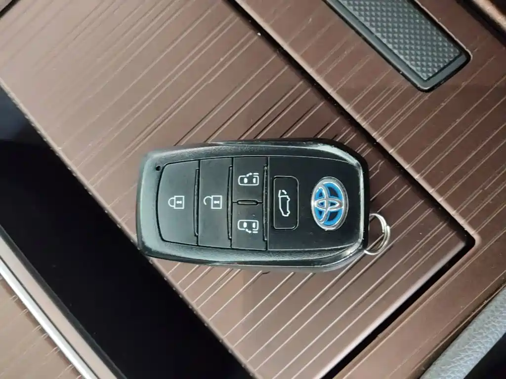 Toyota Sienna — миниатюра 9