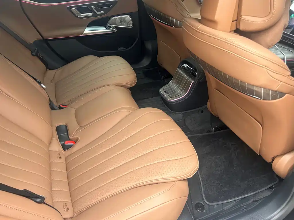 Mercedes-Benz E-Class — миниатюра 10