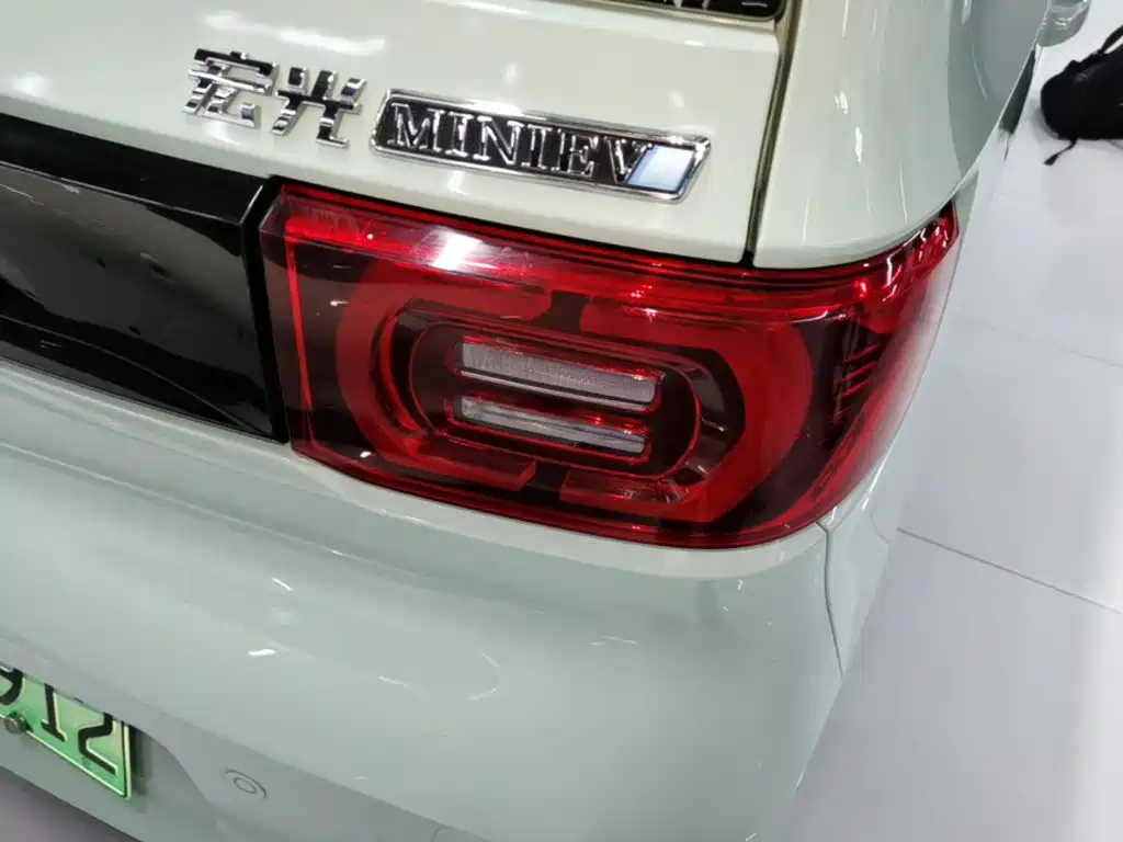 Wuling MINIEV — миниатюра 8