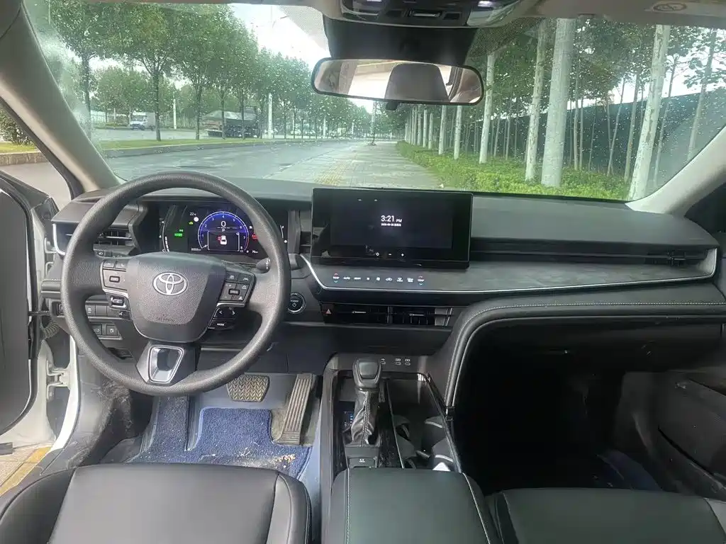 Toyota Camry — миниатюра 9