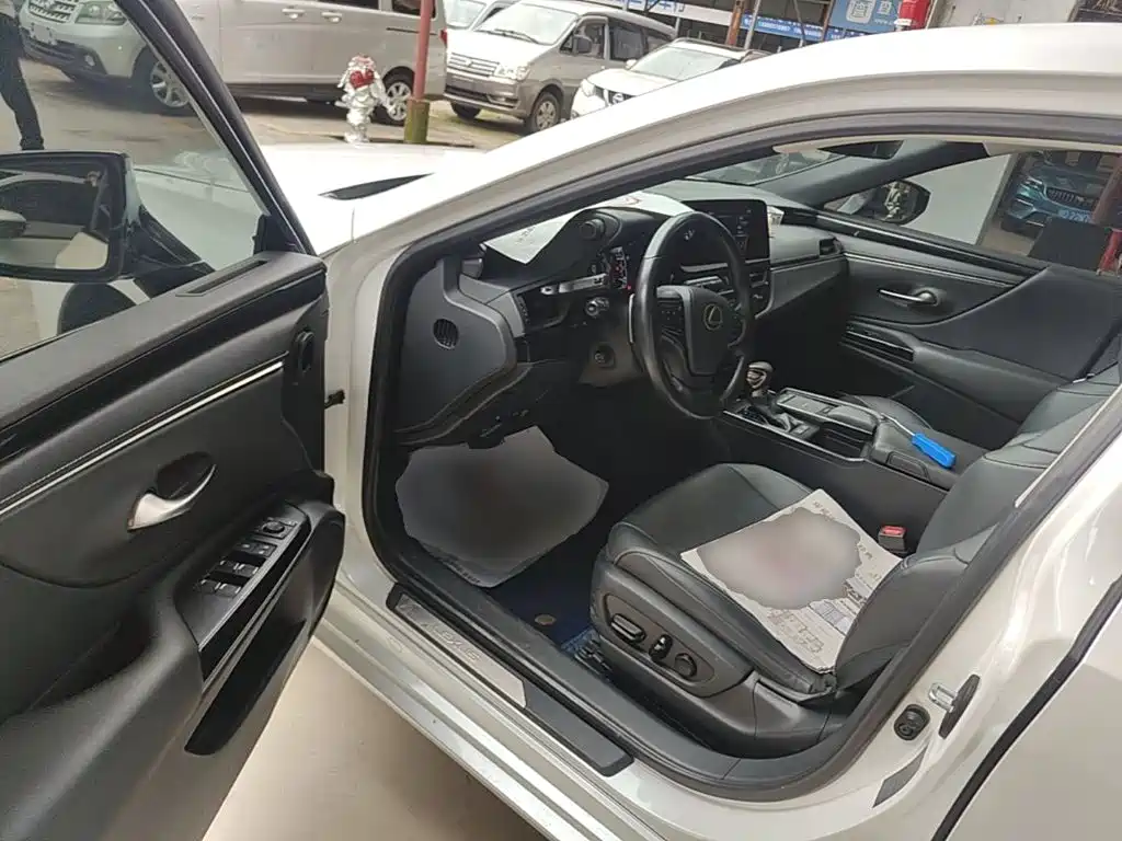 Lexus ES — миниатюра 16