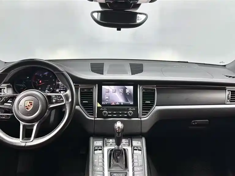 Porsche Macan — миниатюра 13