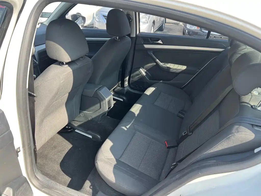 Volkswagen Lavida — миниатюра 6