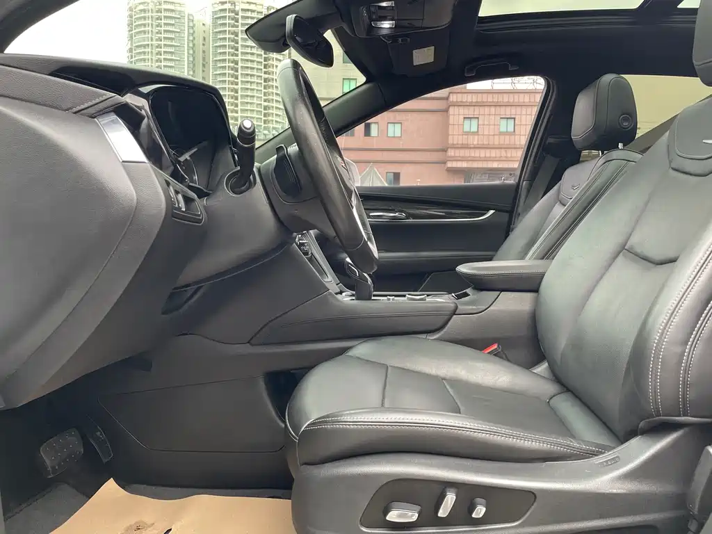 Cadillac XT5 — миниатюра 4
