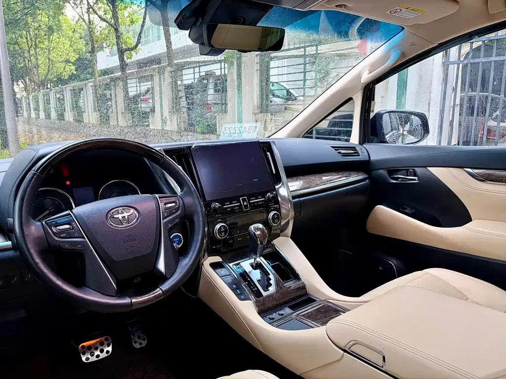 Toyota Vellfire — миниатюра 12
