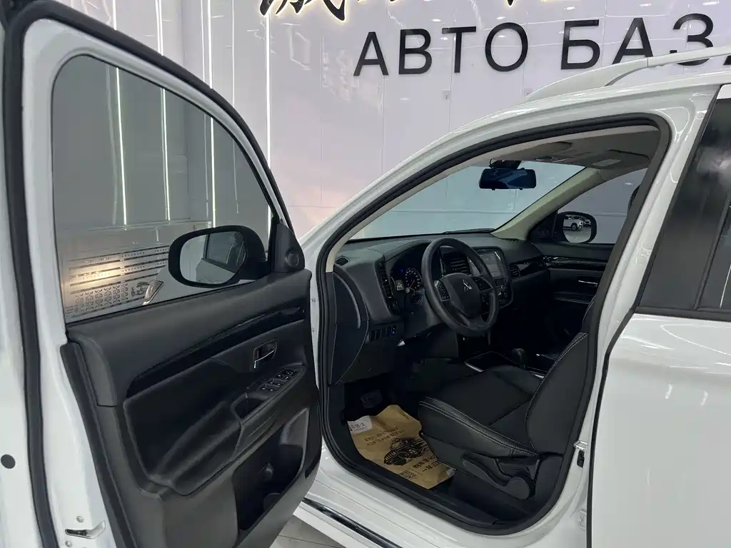 Mitsubishi Outlander — миниатюра 15