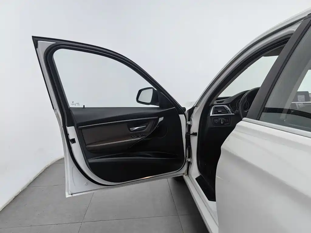 BMW 3 Series — миниатюра 8