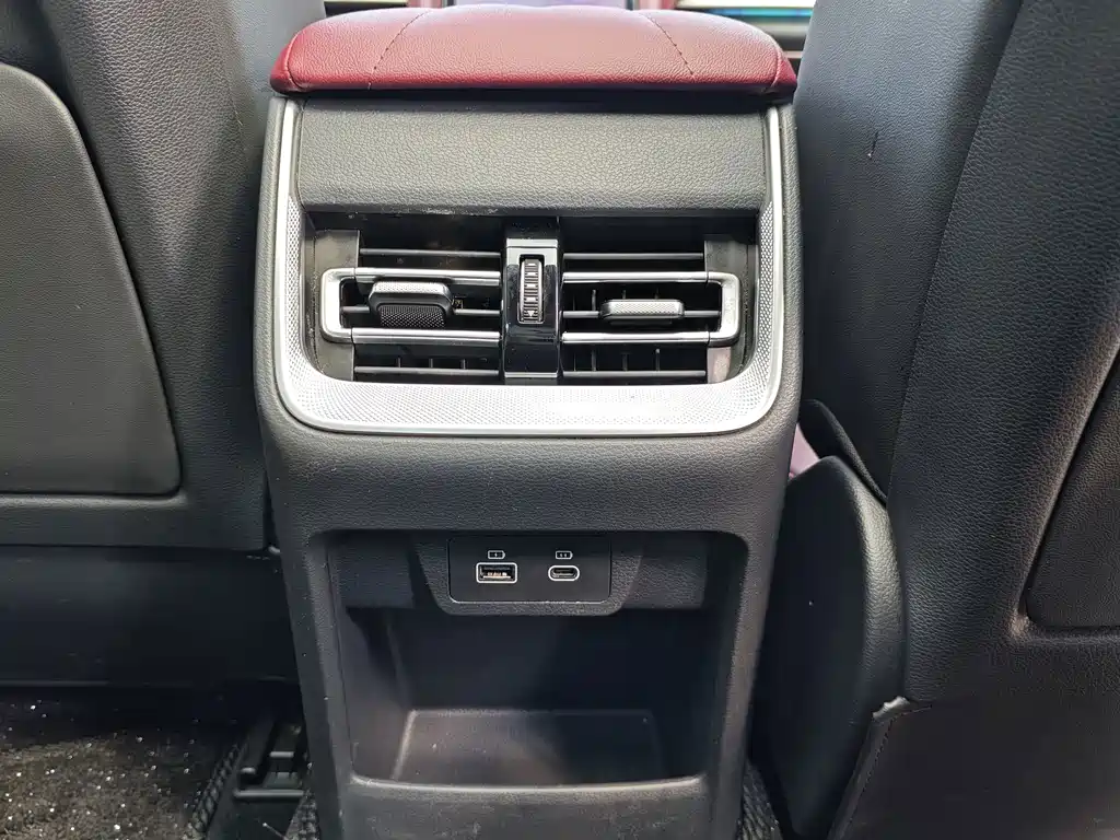 Hongqi Hongqi H5 — миниатюра 12