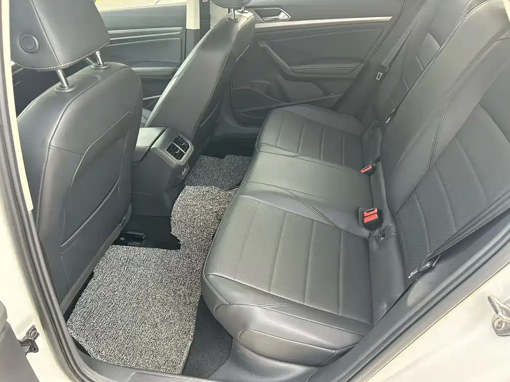 Volkswagen Lavida — миниатюра 6